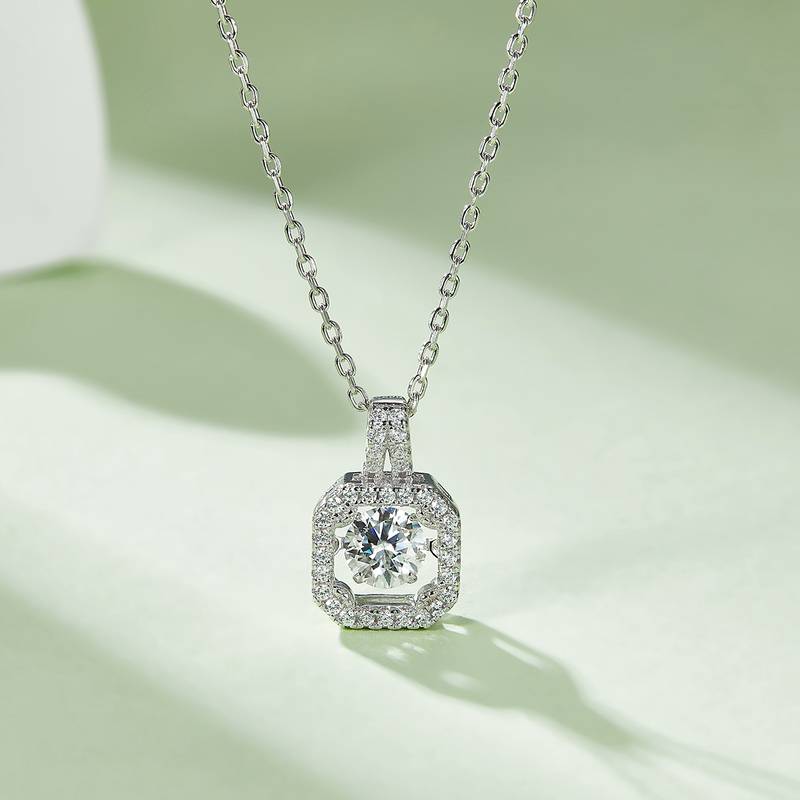 Dynamic Princess Fang S925 Silver Plated Platinum Moissanite Diamond Necklace 50 Points D-Class